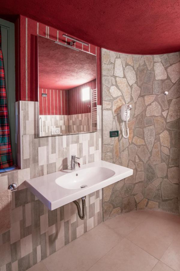 Segnavento -Rooms And Suites- Manta Exteriér fotografie